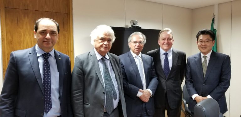 Fundador do Atlântico, o economista Paulo Rabello, entregou ao ministro Paulo Guedes a proposta do ATLÂNTICO sobre a Reforma Tributária
