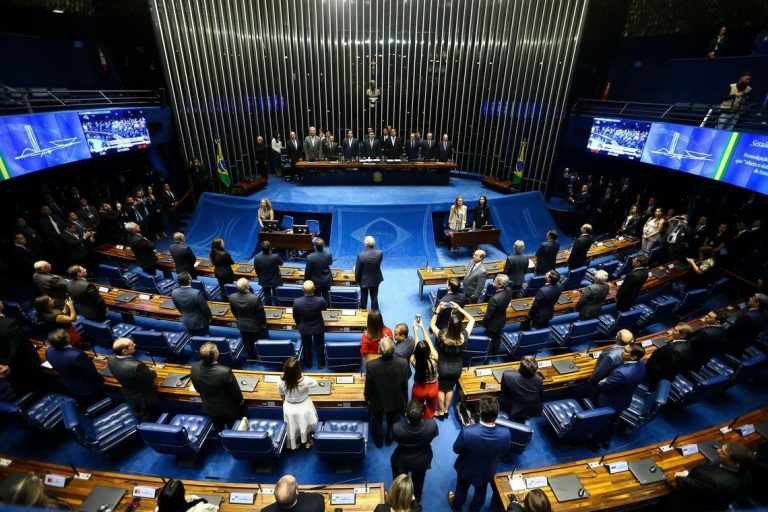 Reforma Administrativa promete pôr fim aos privilégios e reduzir o quadro de servidores