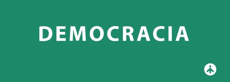 Caminhos da democracia - painel verde com a palavra democracia em destaque