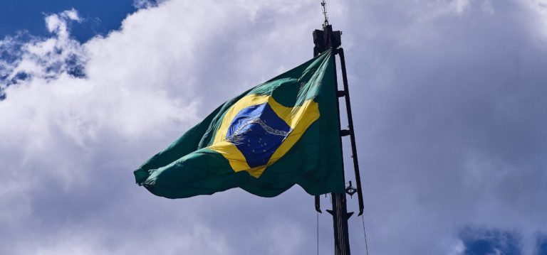 O Brasil vive há anos uma situação econômica grave e insustentável. No cerne do problema está o nosso caótico sistema tributário.