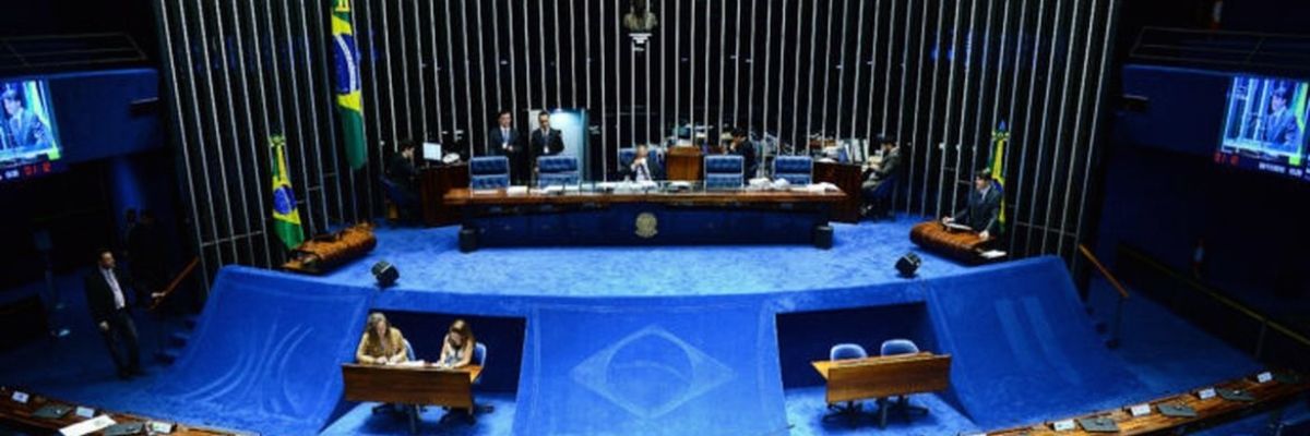 Senado aprova medidas para conter preços dos combustíveis