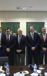 A Frente Parlamentar do Comércio e Serviços (FCS) promove debate sobre a PEC da Livre Contratação.