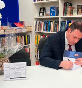Leonardo Corrêa lança o livro – A República e o Intérprete e propõe um novo marco teórico para o constitucionalismo republicano