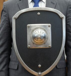 Blindagem de infratores e fragilização institucional