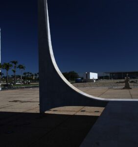 O país das blindagens e a depressão democrática